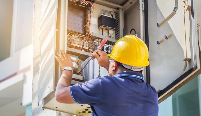 professional electrician circuit breakers checking